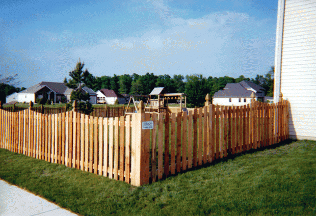 Concave space picket fence
