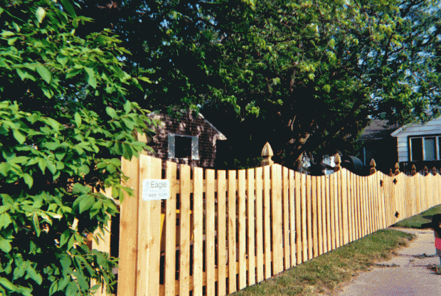 Concave space picket fence