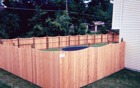 Concave privacy fence