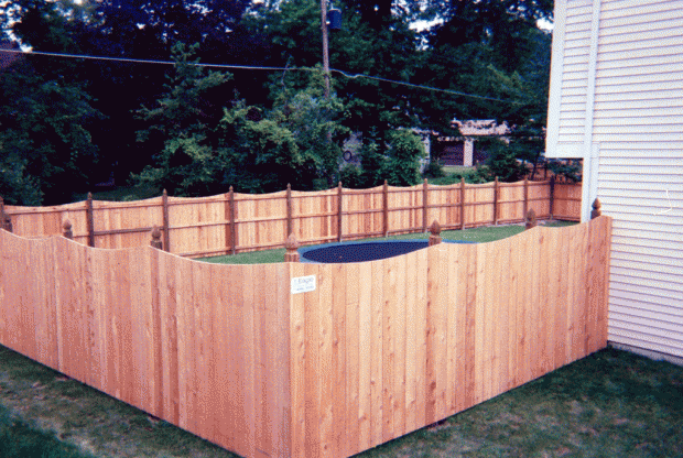 Concave privacy fence