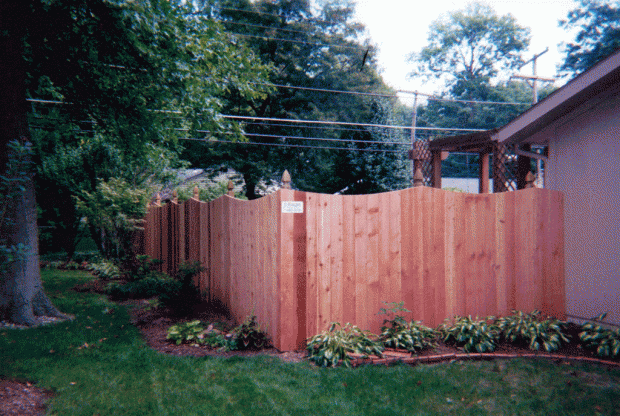 Concave privacy fence