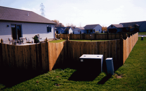 Concave privacy fence