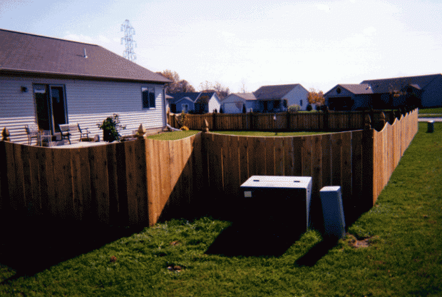 Concave privacy fence