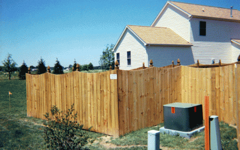 Concave privacy fence
