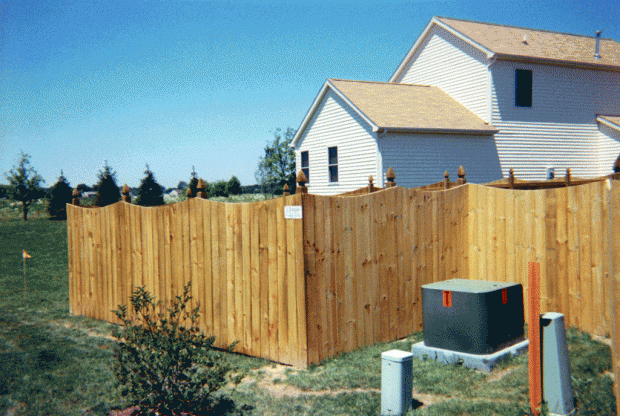 Concave privacy fence