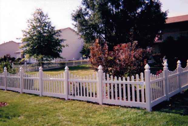 Vinyl Potomac-style fence