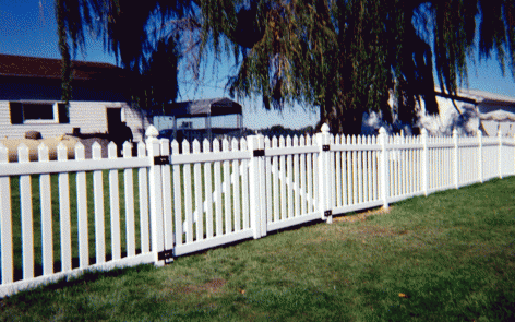 Vinyl Cape Cod-style fence