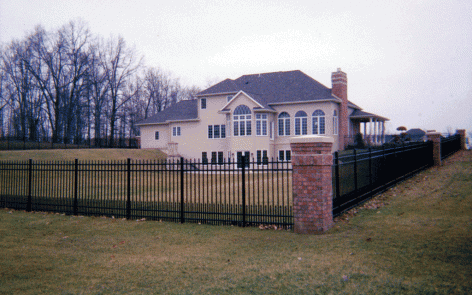 Aluminum 4-rail fence with spears and puppy pickets