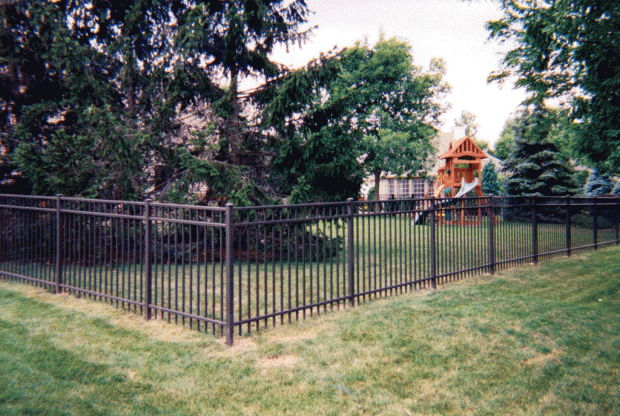 Aluminum 3-rail flat top fence