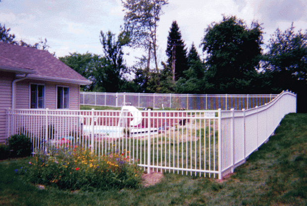 Aluminum 3-rail flat top fence