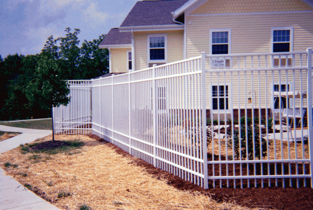 Aluminum 4-rail flat top fence