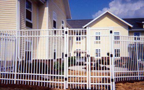 Aluminum 4-rail flat top fence