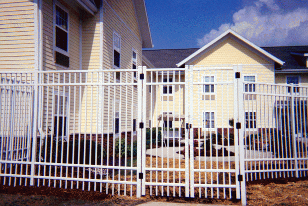 Aluminum 4-rail flat top fence