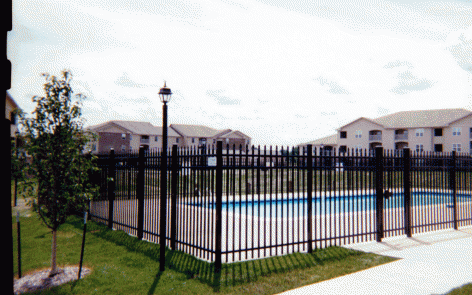 Aluminum 3-rail fence with spears