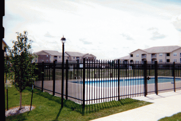 Aluminum 3-rail fence with spears